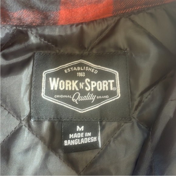 Farm and Fleet Work and Sport Size Medium Quilted Flannel Outdoor Jacket - Picture 4 of 7